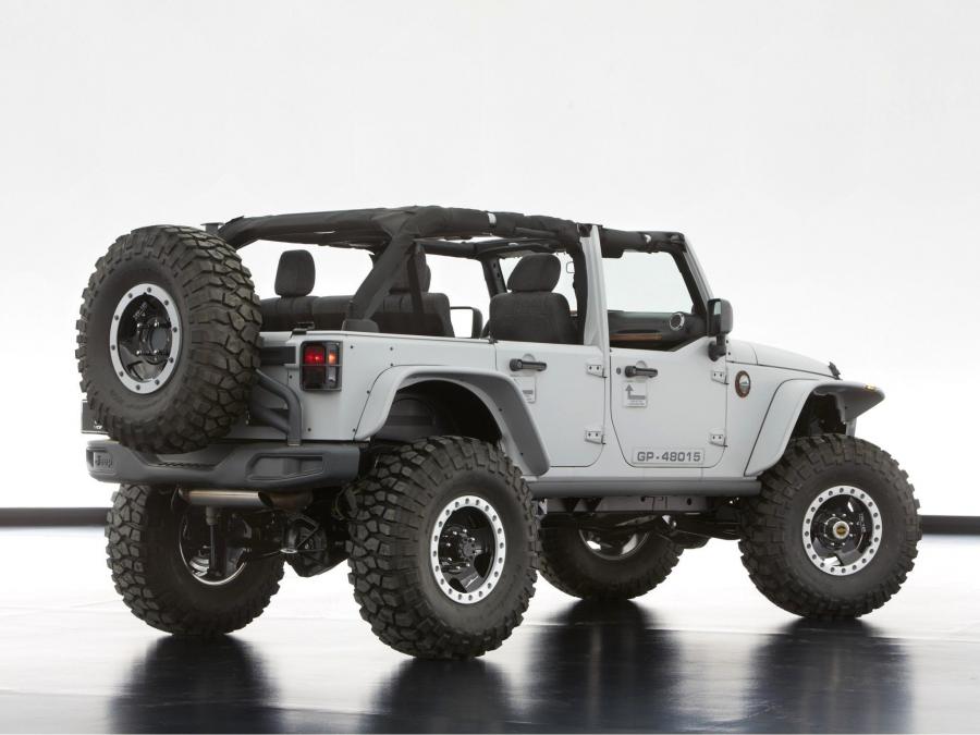  Jeep Wrangler Mopar Recon Concept 2013 года  (фото 2 из 6)